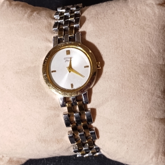 Citizen Accessories - Vintage Citizen Elegance Signature Women's Watch